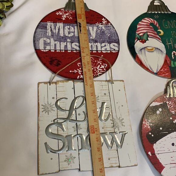 Christmas Elegance Bundle of four farmhouse look ornaments/door decor. - Picture 3 of 5